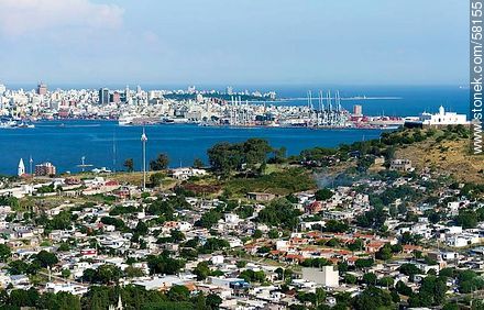 Vista aérea del Cerro, su fortaleza, la bahía y la ciudad de Montevideo. Barrio Casabó. - Departamento de Montevideo - URUGUAY. Foto No. 58155