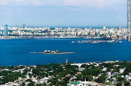 Vista aérea de la bahía y ciudad de Montevideo - Departamento de Montevideo - URUGUAY. Foto No. 58153