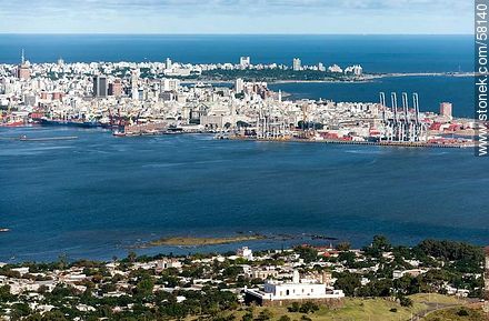 Vista aérea del Cerro, su fortaleza, la bahía y la ciudad de Montevideo. Puerto y Punta Carretas. - Departamento de Montevideo - URUGUAY. Foto No. 58140