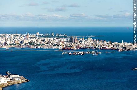 Vista aérea de la bahía y ciudad de Montevideo - Departamento de Montevideo - URUGUAY. Foto No. 58133