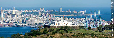 Vista aérea del Cerro, su fortaleza, la bahía y la ciudad de Montevideo - Departamento de Montevideo - URUGUAY. Foto No. 58160