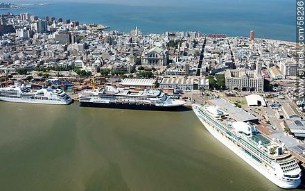 Vista aérea de cruceros turísticos en el Puerto de Montevideo - Departamento de Montevideo - URUGUAY. Foto No. 58236