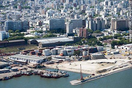 Vista aérea de la ampliación del puerto de Montevideo (2013) - Departamento de Montevideo - URUGUAY. Foto No. 58228