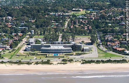 Vista aérea de la Escuela Naval, colegio Stella Maris y Scuola Italiana - Departamento de Montevideo - URUGUAY. Foto No. 58303