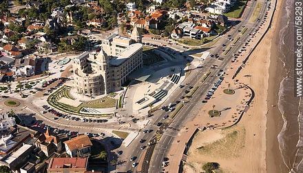 Vista aérea del Hotel Carrasco (2013). Rambla Tomás Berreta. - Departamento de Montevideo - URUGUAY. Foto No. 58293