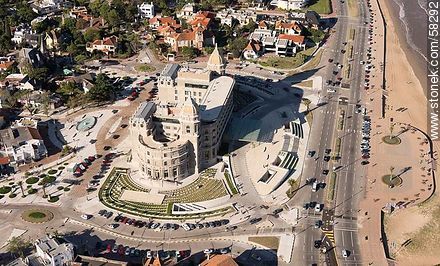 Vista aérea del Hotel Carrasco (2013). Rambla Tomás Berreta. - Departamento de Montevideo - URUGUAY. Foto No. 58292