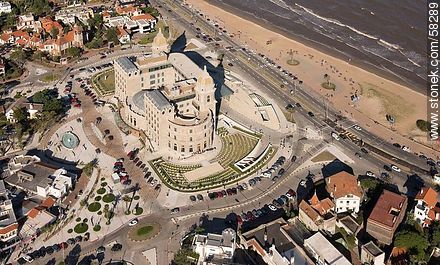 Vista aérea del Hotel Carrasco (2013). Rambla Tomás Berreta. - Departamento de Montevideo - URUGUAY. Foto No. 58289