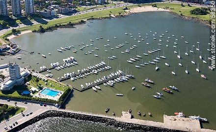 Vista aérea del Puerto del Buceo, marinas y veleros. Yacht Club. - Departamento de Montevideo - URUGUAY. Foto No. 58350
