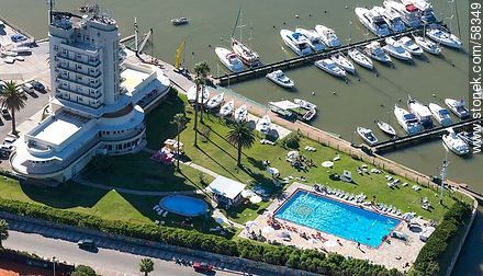Vista aérea de las instalaciones del Yacht Club, piscinas y marinas - Departamento de Montevideo - URUGUAY. Foto No. 58349