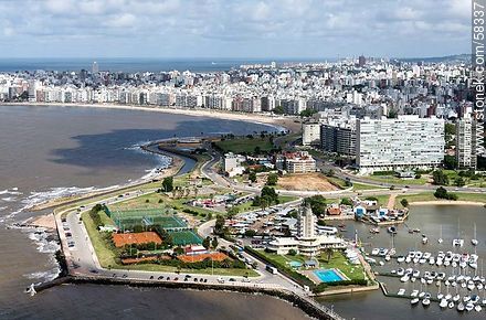 Vista aérea del Puerto del Buceo, Yacht Club, edificio Panamericano, playa Pocitos - Departamento de Montevideo - URUGUAY. Foto No. 58337