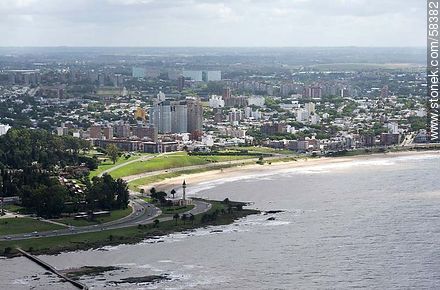 Vista aérea de la rambla Rep. de Chile. Torres Diamantis - Departamento de Montevideo - URUGUAY. Foto No. 58382