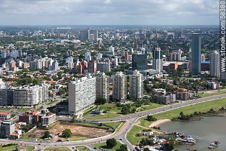 Vista aérea de la Rambla Armenia. Torres del barrio Buceo. Terreno del futuro edificio Forum (2013) - Departamento de Montevideo - URUGUAY. Foto No. 58380