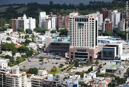 Vista aérea del Hotel Sheraton - Departamento de Montevideo - URUGUAY. Foto No. 58414
