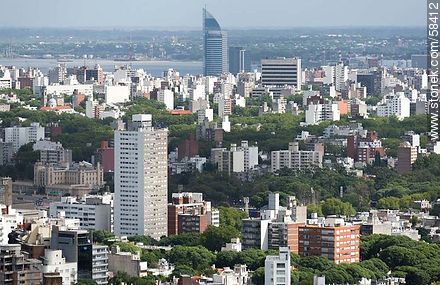 Vista aérea de la Torre Patria, torre de Antel, Banco República, Palacio de la Luz. - Departamento de Montevideo - URUGUAY. Foto No. 58412