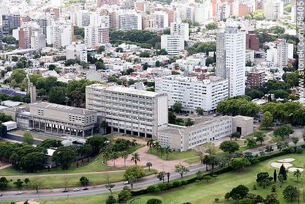 Vista aérea de la Facultad de Ingeniería y la Torre Patria - Departamento de Montevideo - URUGUAY. Foto No. 58405