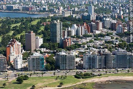 Vista aérea de la Rambla Gandhi,  edificios sobre Bulevar Artigas. - Departamento de Montevideo - URUGUAY. Foto No. 58396