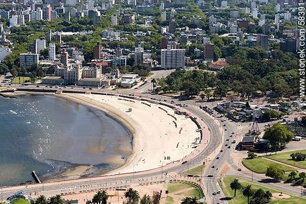 Vista aérea de la Playa Ramírez, el Parque Rodó y el Edificio Mercosur. - Departamento de Montevideo - URUGUAY. Foto No. 58391