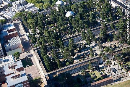 Vista aérea del Cementerio Central - Departamento de Montevideo - URUGUAY. Foto No. 58470