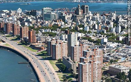 Vista aérea de la rambla sur Rep. Argentina, Bahía de Montevideo - Departamento de Montevideo - URUGUAY. Foto No. 58455