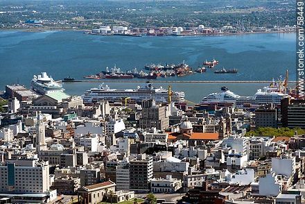 Vista aérea de la Ciudad Vieja y cruceros en el puerto. Cúpulas de la Catedral Metropolitana - Departamento de Montevideo - URUGUAY. Foto No. 58449