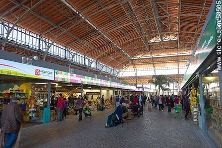 Mercado Agrícola. Estructura metálica del techo reconstruido - Departamento de Montevideo - URUGUAY. Foto No. 58505