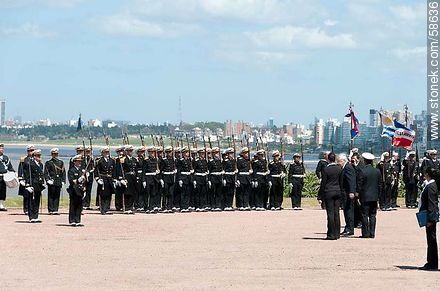 Día de la Armada en  su plaza de Punta Gorda. Cadetes de la Escuela Naval. - Departamento de Montevideo - URUGUAY. Foto No. 58636
