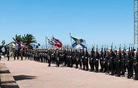 Día de la Armada en su plaza de Punta Gorda. Militares de la Marina en formación. - Departamento de Montevideo - URUGUAY. Foto No. 58624