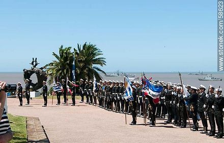 Día de la Armada en su plaza de Punta Gorda. Militares de la Marina en formación. - Departamento de Montevideo - URUGUAY. Foto No. 58623