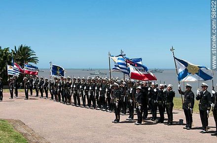 Día de la Armada en su plaza de Punta Gorda. Cadetes de la Escuela Naval en formación. - Departamento de Montevideo - URUGUAY. Foto No. 58622