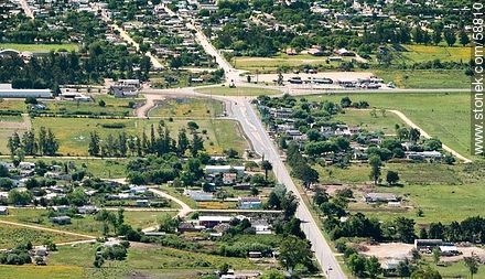 Vista aérea de la rotonda del cruce de la Ruta 9 con la Ruta 15 - Departamento de Rocha - URUGUAY. Foto No. 58810