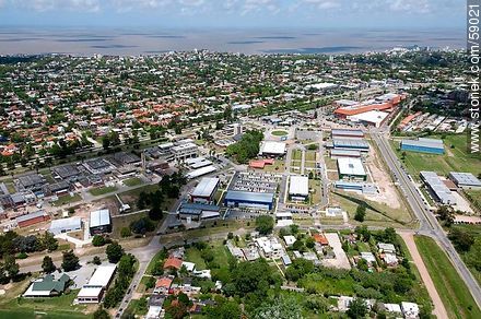 Vista aérea del LATU y Portones Shopping - Departamento de Montevideo - URUGUAY. Foto No. 59021