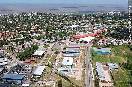 Vista aérea del LATU y Portones Shopping - Departamento de Montevideo - URUGUAY. Foto No. 59020