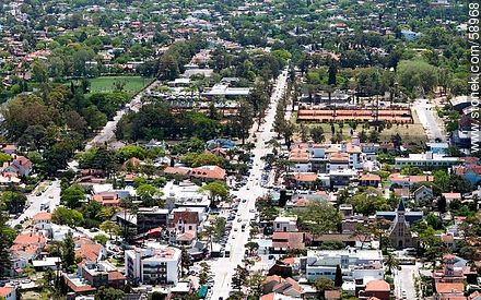 Vista aérea de la Avenida Arocena, Iglesia Stella Maris, Carrasco Lawn - Departamento de Montevideo - URUGUAY. Foto No. 58968