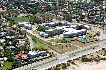 Vista aérea de la Escuela Naval en la rambla Tomás Berreta y la calles Lido y Miramar - Departamento de Montevideo - URUGUAY. Foto No. 58956