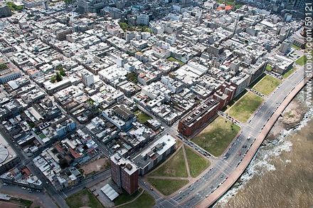 Vista aérea de la Rambla Francia en la Ciudad Vieja - Departamento de Montevideo - URUGUAY. Foto No. 59121