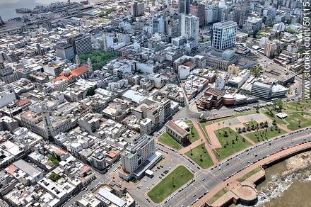 Vista aérea de la Rambla Gran Bretaña. Hotel Columbia, Templo Inglés - Departamento de Montevideo - URUGUAY. Foto No. 59115
