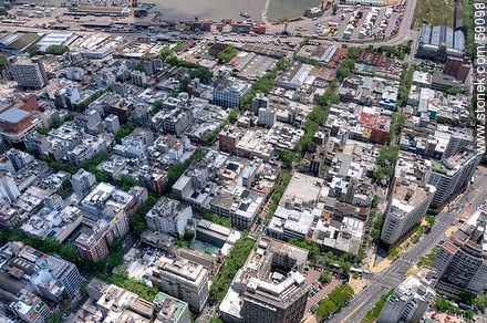 Aerial view of the Avenida del Libertador. streets Río Negro, Julio Herrera y Obes, Rio Branco - Department of Montevideo - URUGUAY. Photo #59098