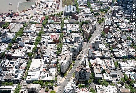 Aerial view of the Avenida del Libertador. streets Río Negro, Julio Herrera y Obes, Rio Branco - Department of Montevideo - URUGUAY. Photo #59097