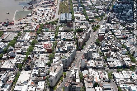 Aerial view of the Avenida del Libertador. streets Río Negro, Julio Herrera y Obes, Rio Branco, Rondeau, Paraguay. Banco de Seguros, ANCAP - Department of Montevideo - URUGUAY. Photo #59096