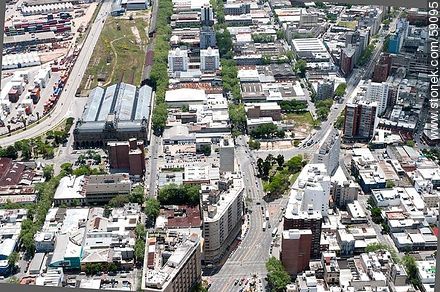 Vista aérea de la Avenidas del Libertador y Rondeau. Estación Artigas - Departamento de Montevideo - URUGUAY. Foto No. 59095