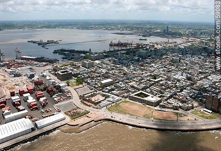 Vista aérea de la Ciudad Vieja, rambla Francia - Departamento de Montevideo - URUGUAY. Foto No. 59083