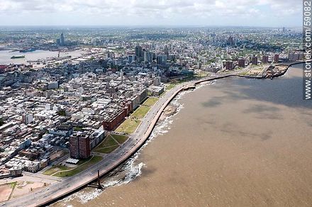 Vista aérea de las ramblas Francia y Gran Bretaña. Ciudad Vieja - Departamento de Montevideo - URUGUAY. Foto No. 59082