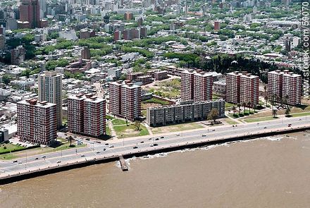 Vista aérea de la Rambla República Argentina en el Barrio Sur - Departamento de Montevideo - URUGUAY. Foto No. 59070