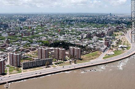 Vista aérea de la Rambla República Argentina en el Barrio Sur Calle La Cumparsita. - Departamento de Montevideo - URUGUAY. Foto No. 59069