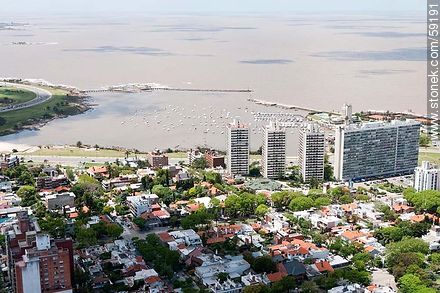 Vista aérea de las Torres del Puerto y el edificio Panamericano - Departamento de Montevideo - URUGUAY. Foto No. 59191