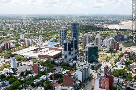 Vista aérea de Montevideo Shopping Center y las torres del WTC. Zona Franca del Buceo - Departamento de Montevideo - URUGUAY. Foto No. 59209
