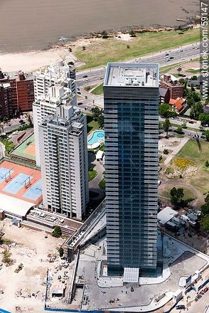 Vista aérea de la torre 4 del World Trade Center Montevideo (2012) - Departamento de Montevideo - URUGUAY. Foto No. 59147