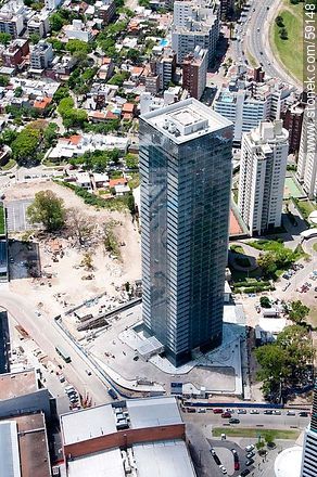 Vista aérea de la torre 4 del World Trade Center Montevideo (2012) - Departamento de Montevideo - URUGUAY. Foto No. 59148