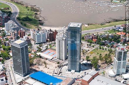 Vista aérea de Montevideo Shopping Center y las torres del WTC. Zona Franca del Buceo - Departamento de Montevideo - URUGUAY. Foto No. 59172
