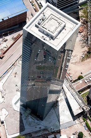 Vista aérea de la torre 4 del World Trade Center Montevideo (2012) - Departamento de Montevideo - URUGUAY. Foto No. 59155